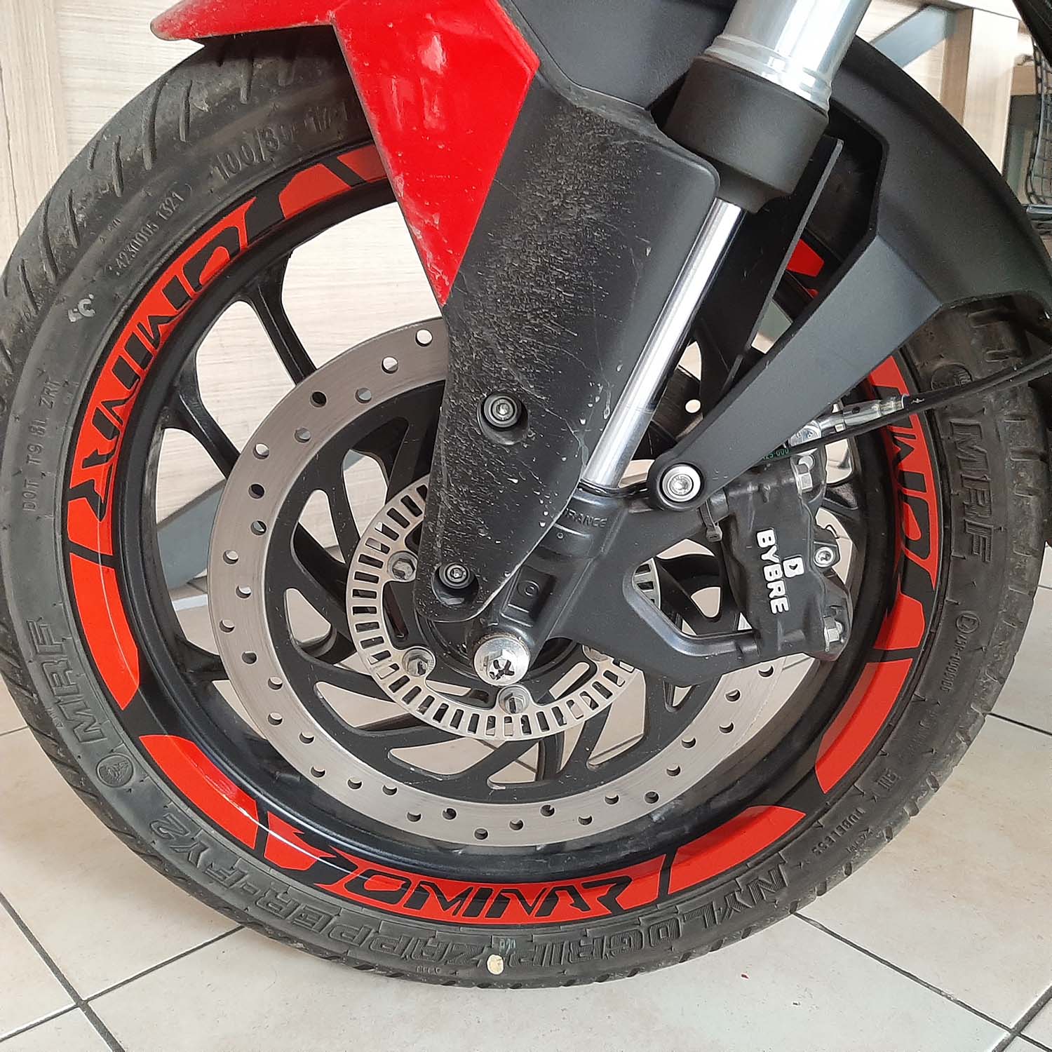 Bajaj Dominar Jant Şeridi