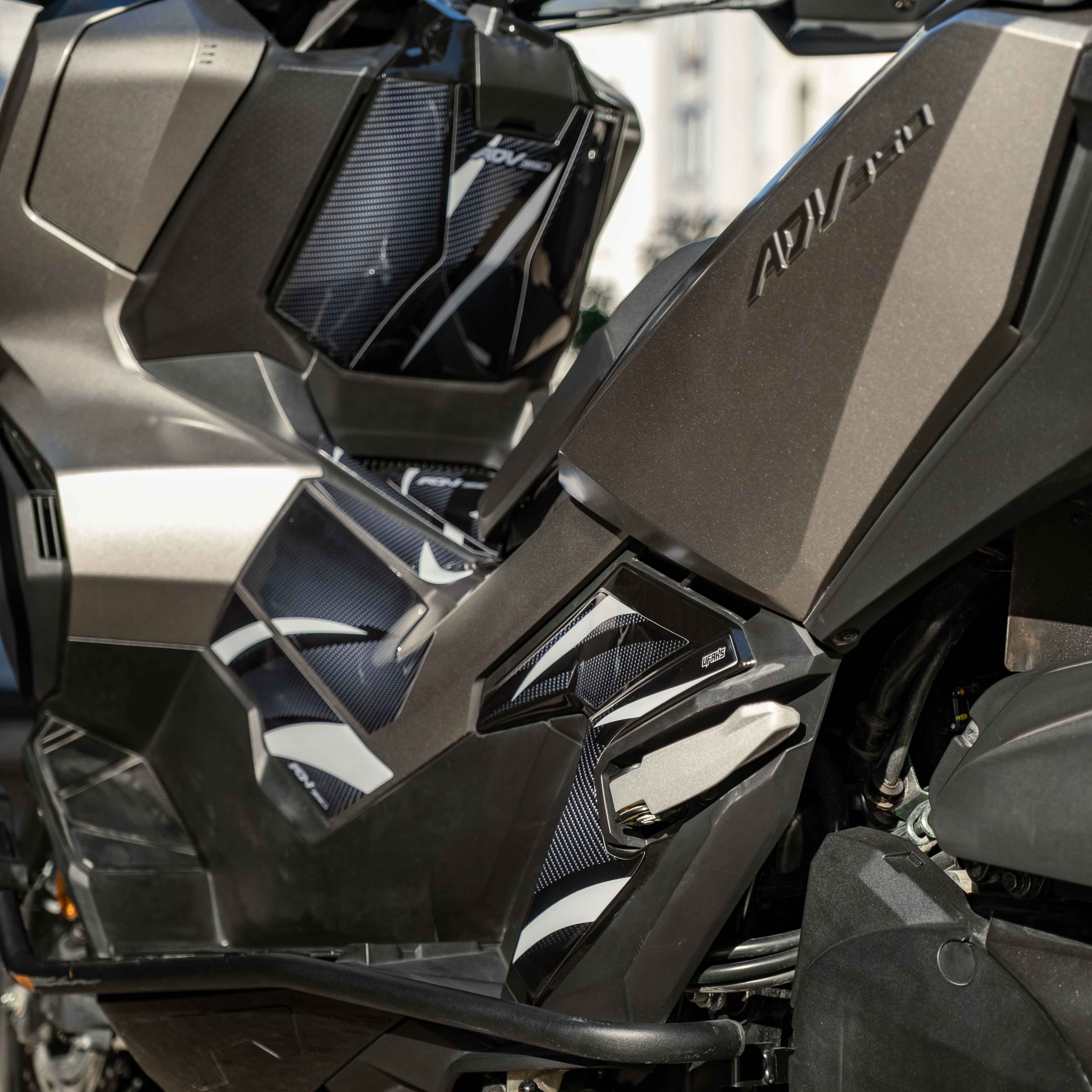 Honda ADV 350 Karbon Zeminli Tank Pad Seti (2022-2026)