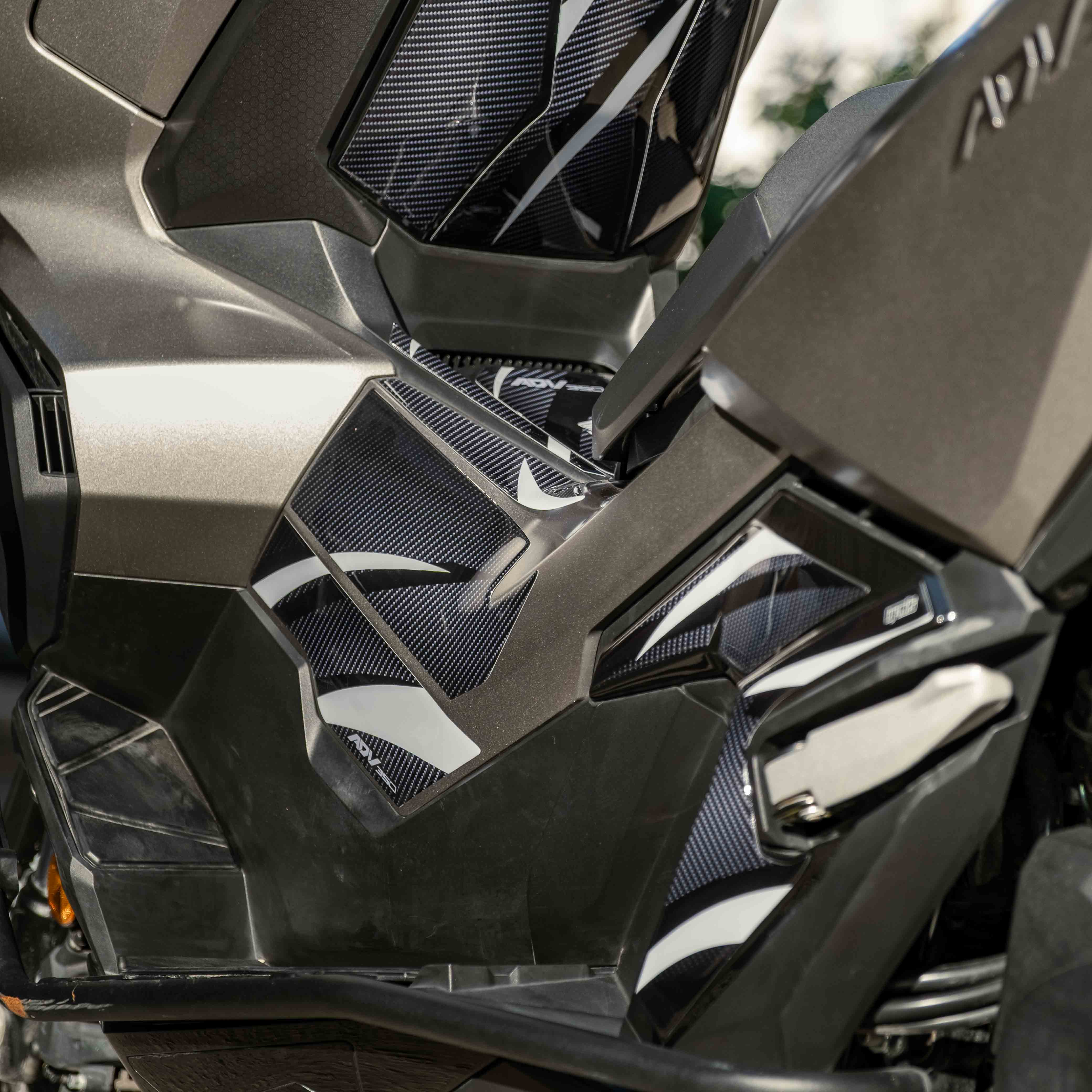 Honda ADV 350 Karbon Zeminli Tank Pad Seti (2022-2026)