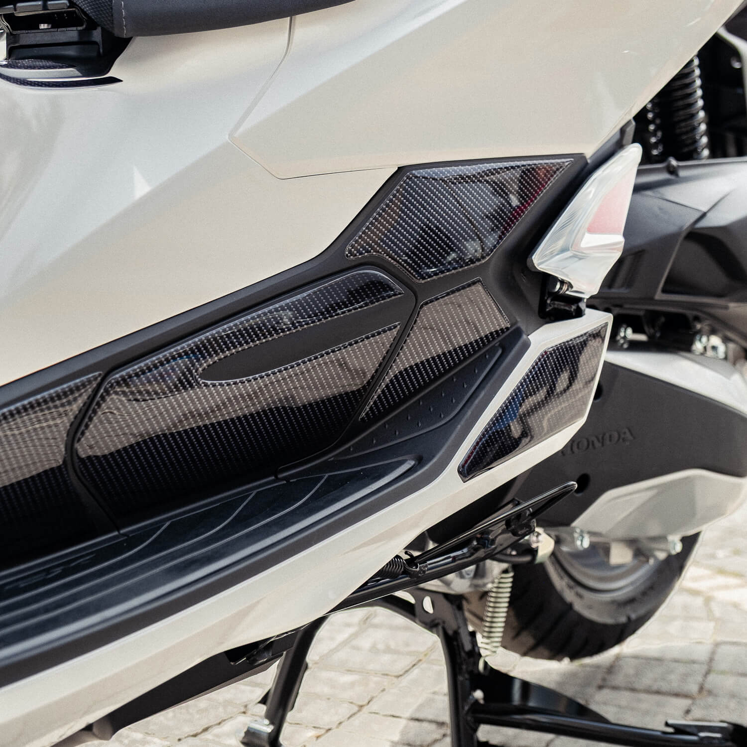 Honda PCX Karbon Tasarımlı Tank Pad Set (2025) #set_yan pad set