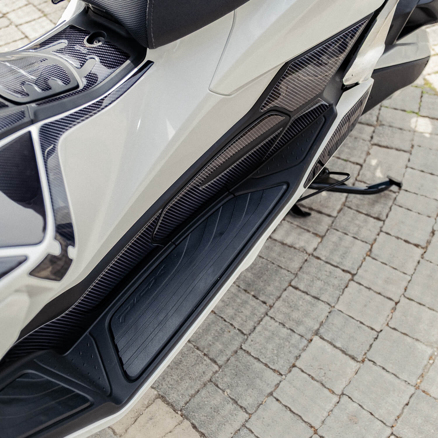 Honda PCX Karbon Tasarımlı Tank Pad Set (2025) #set_yan pad set