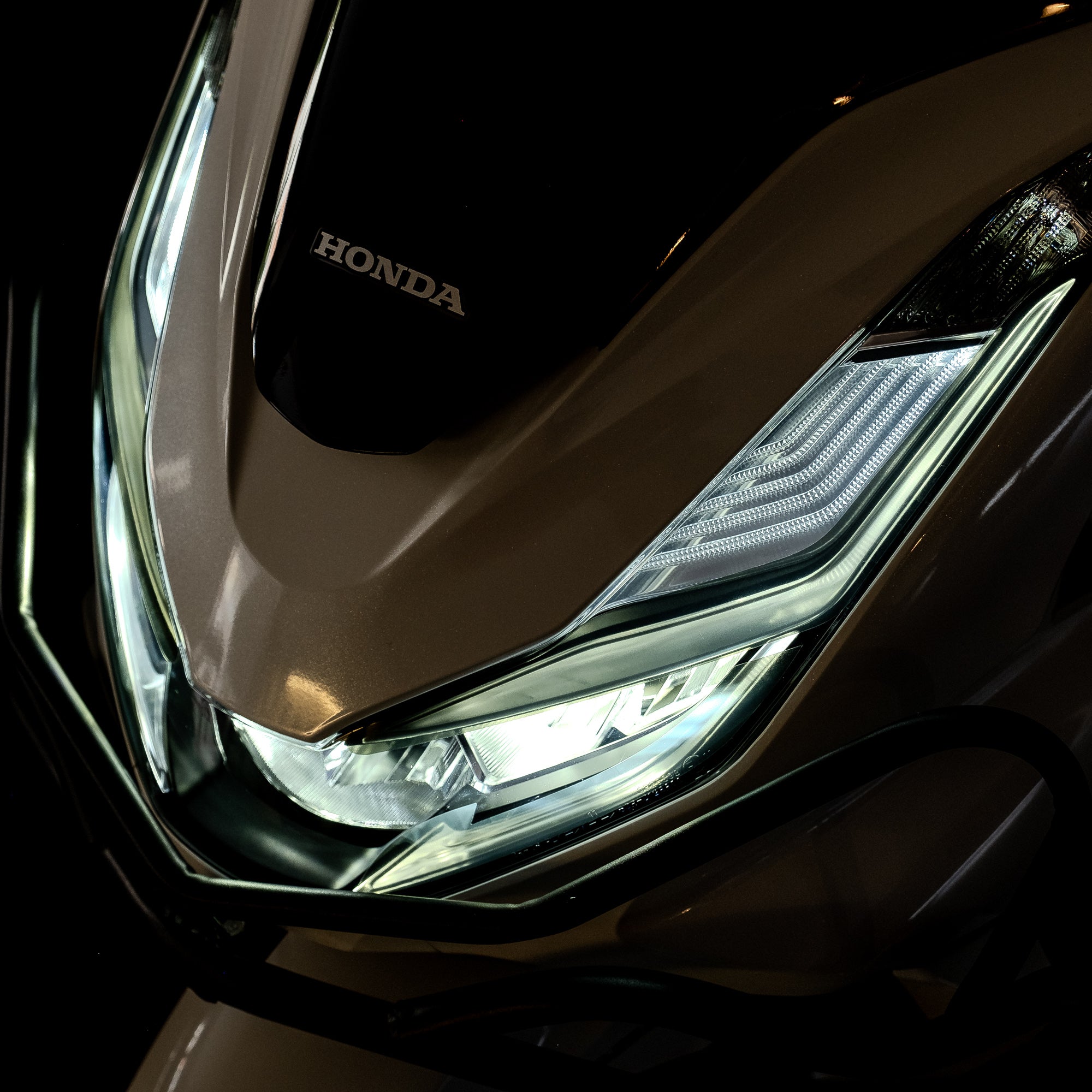 Honda PCX Ön Far Üstü Filmi, Far Kaşı #renk_füme