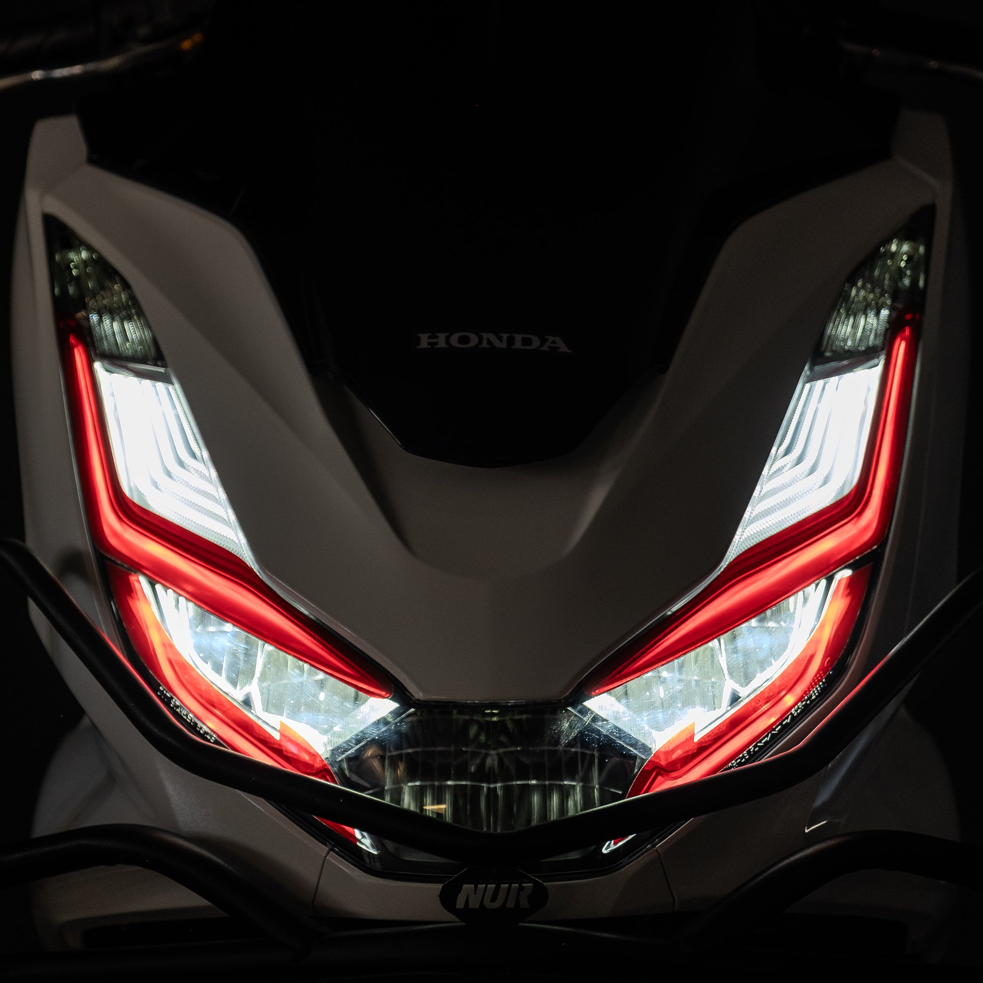 Honda PCX Ön Far Üstü Filmi, Far Kaşı #renk_kırmızı