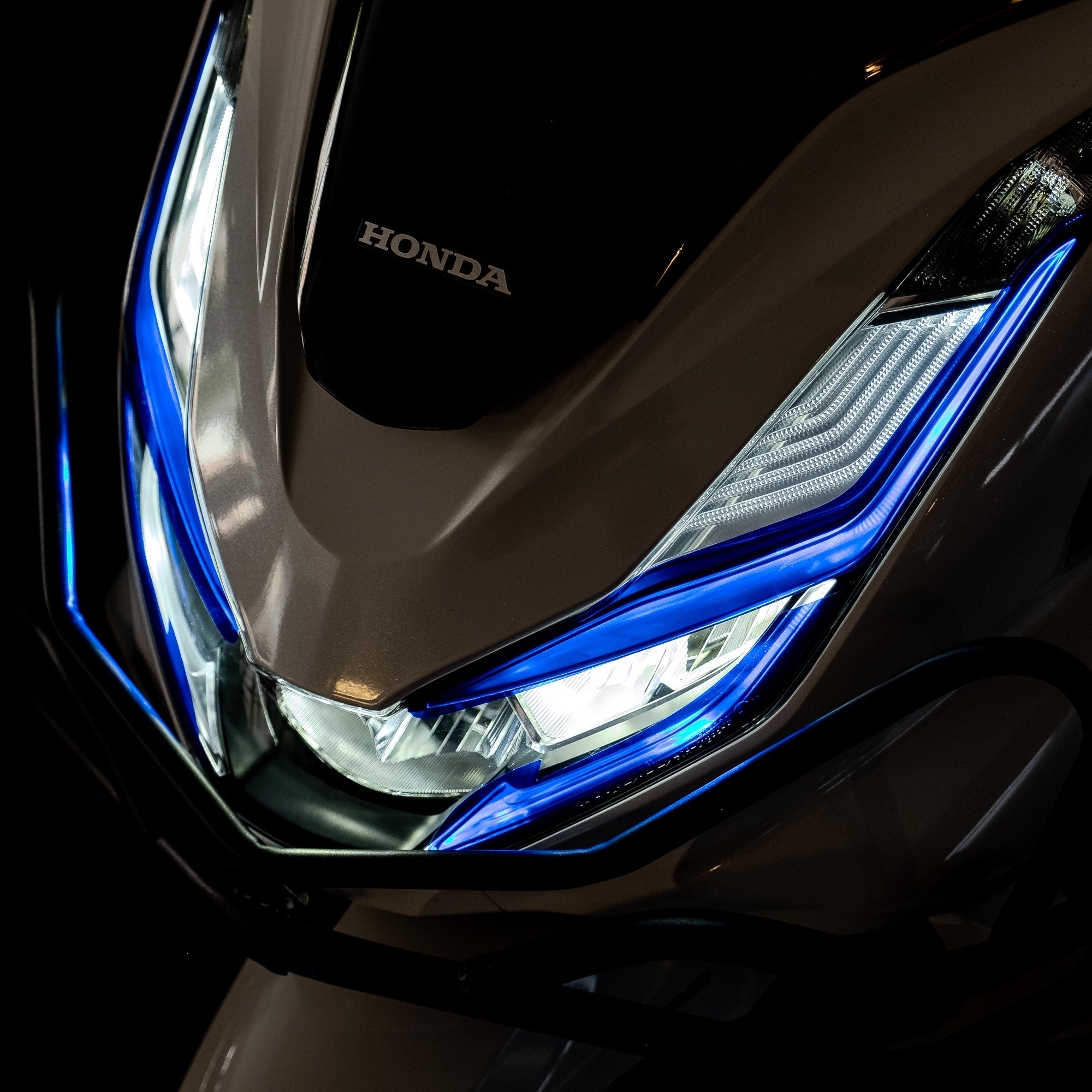 Honda PCX Ön Far Üstü Filmi, Far Kaşı #renk_lacivert