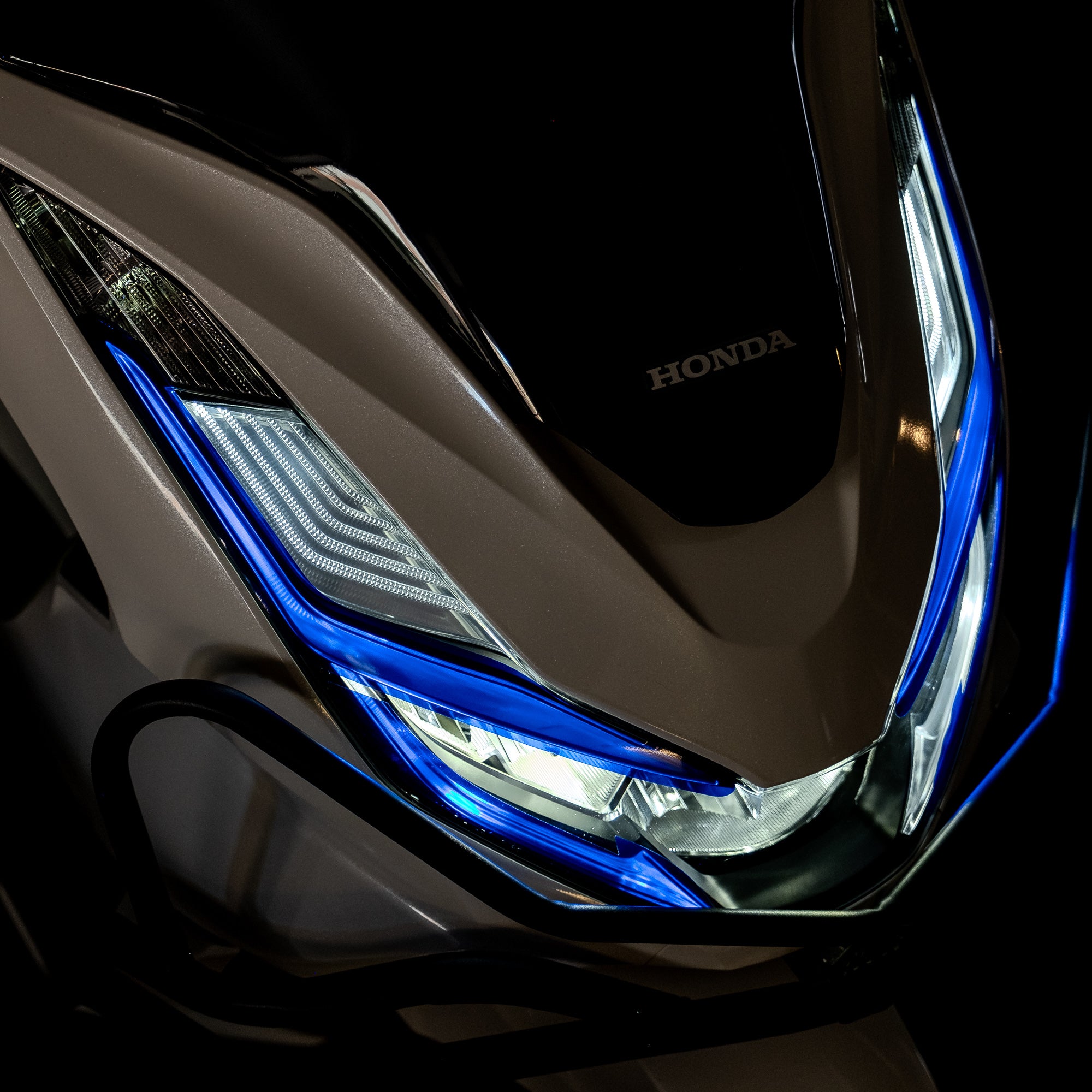 Honda PCX Ön Far Üstü Filmi, Far Kaşı #renk_lacivert