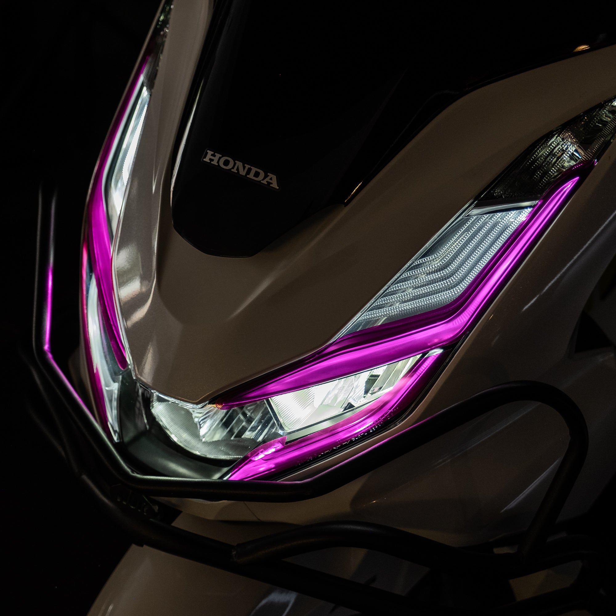 Honda PCX Ön Far Üstü Filmi, Far Kaşı #renk_pembe