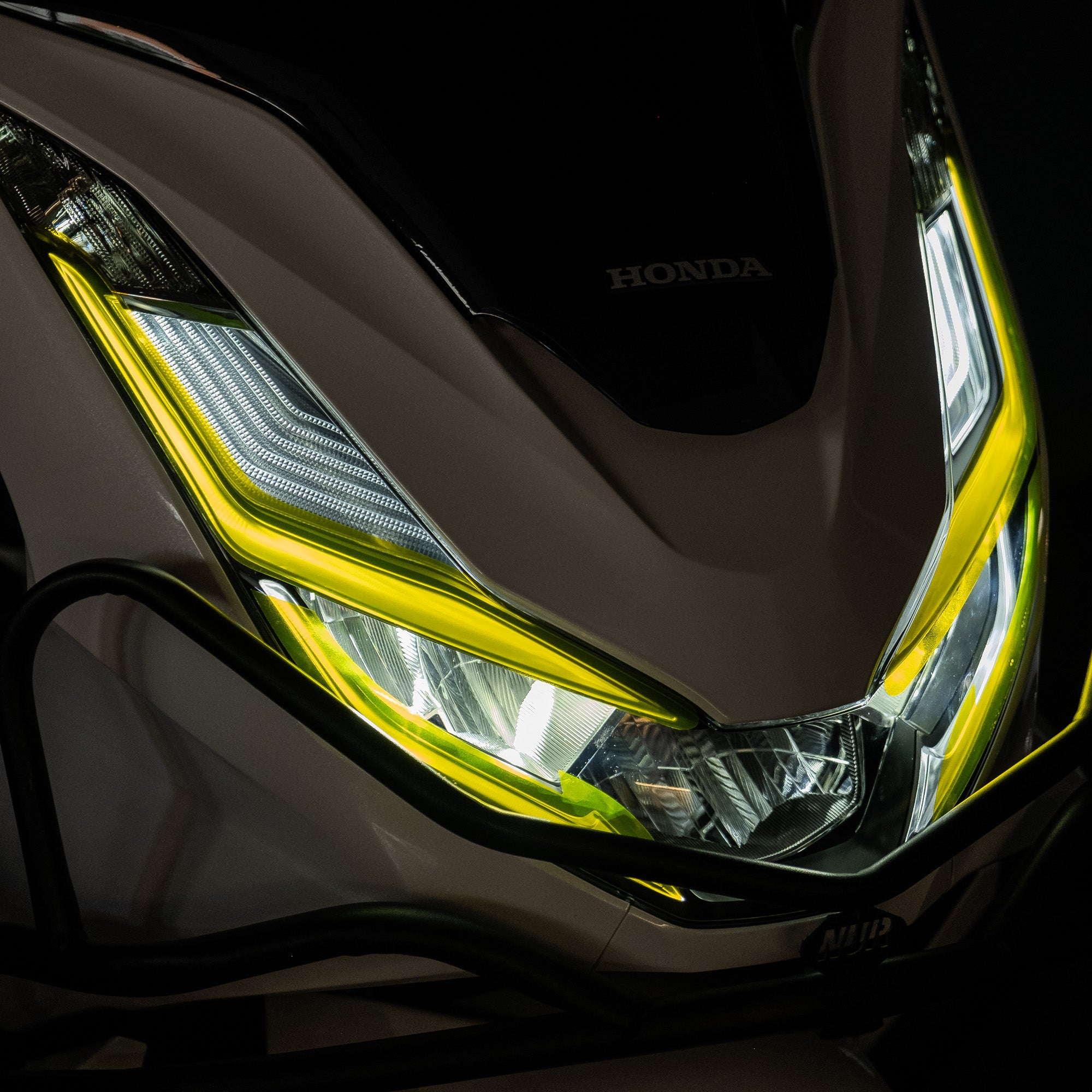 Honda PCX Ön Far Üstü Filmi, Far Kaşı #renk_sarı