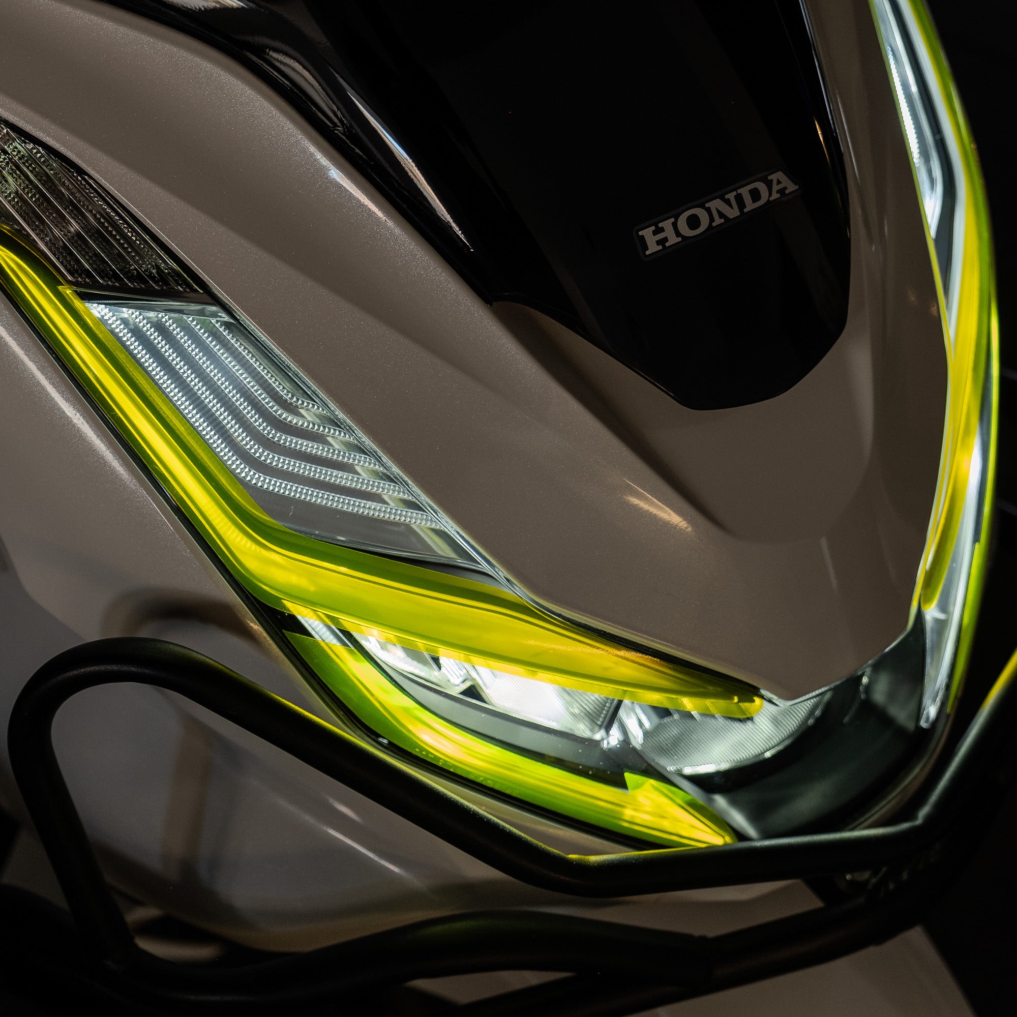 Honda PCX Ön Far Üstü Filmi, Far Kaşı #renk_sarı