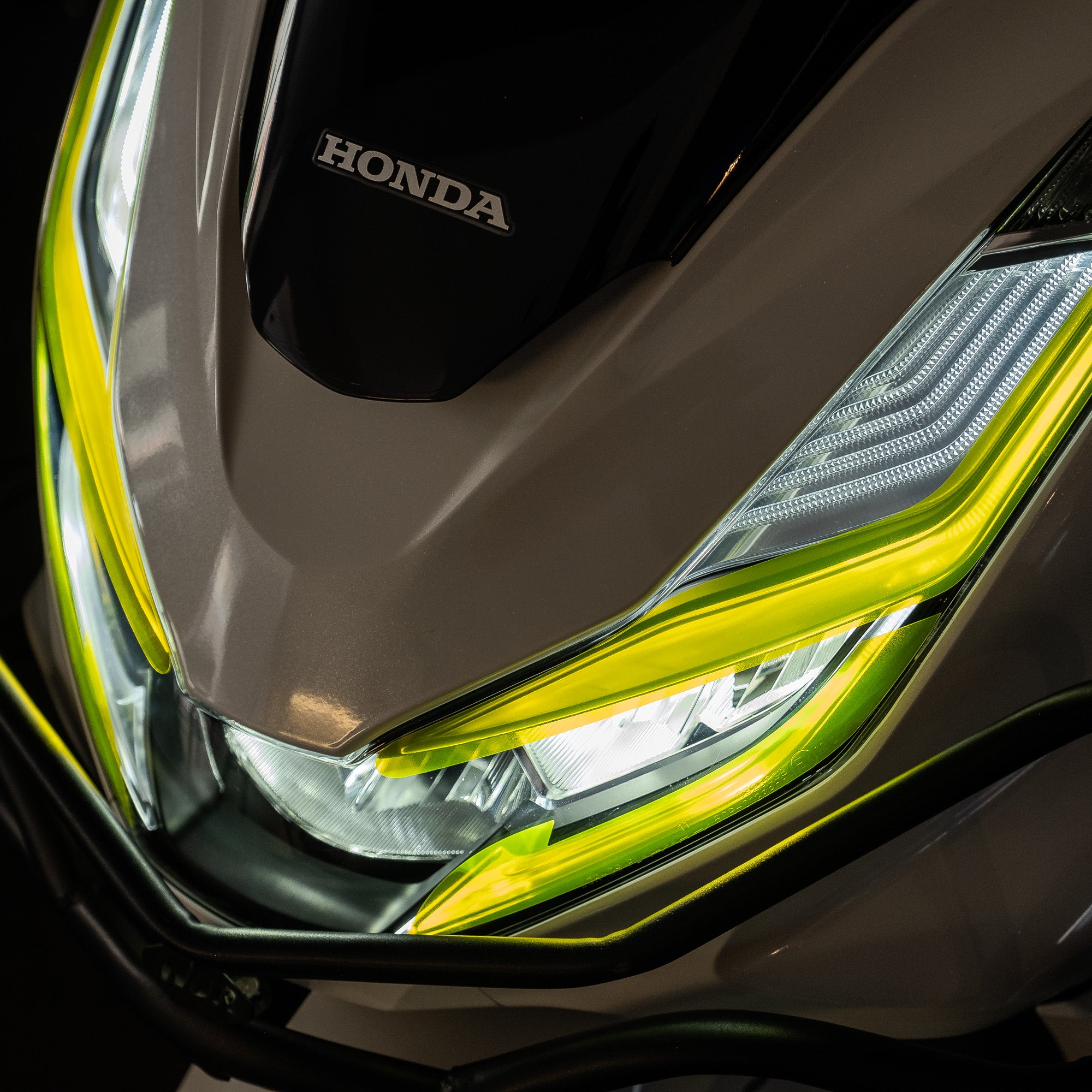 Honda PCX Ön Far Üstü Filmi, Far Kaşı #renk_sarı