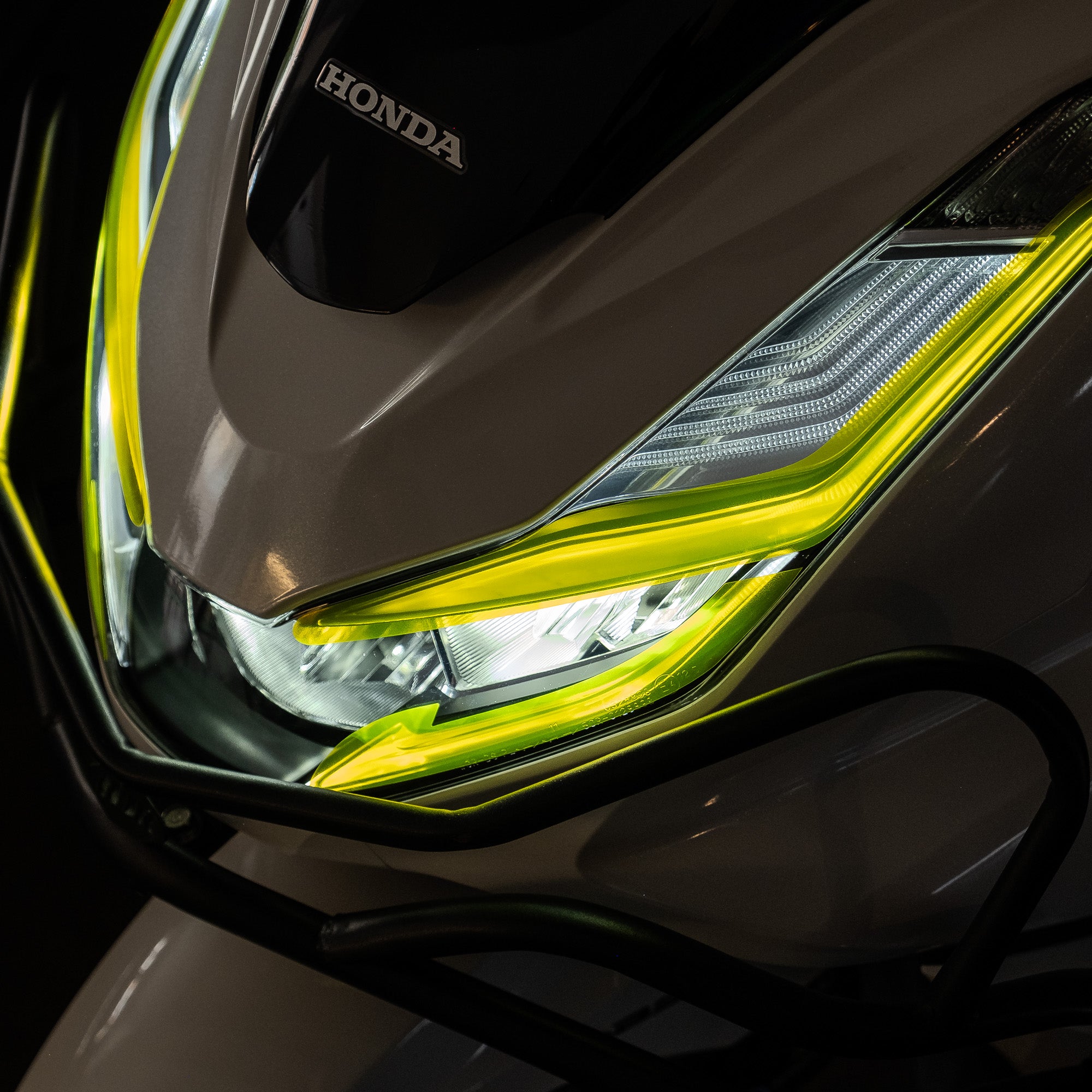 Honda PCX Ön Far Üstü Filmi, Far Kaşı #renk_sarı