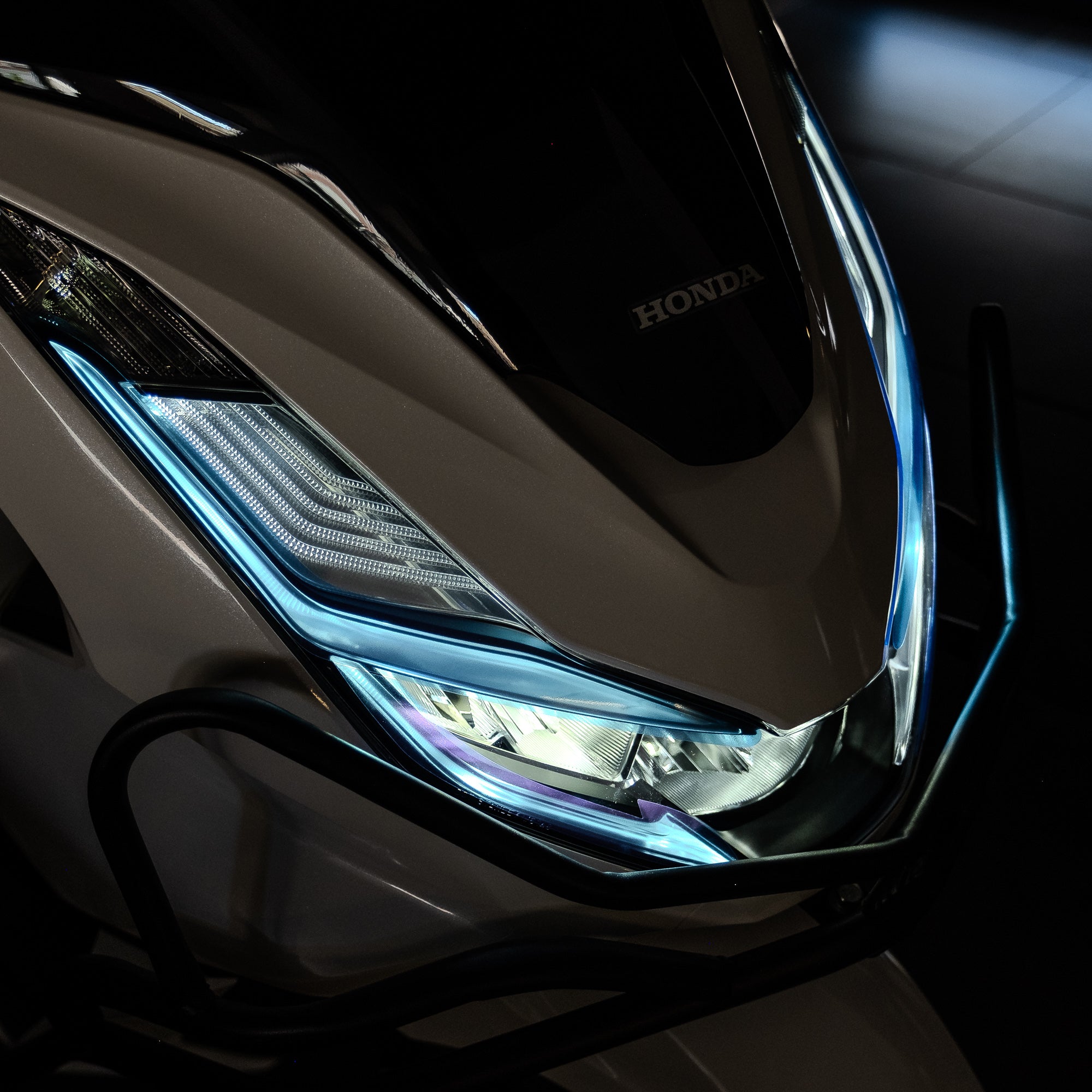 Honda PCX Ön Far Üstü Filmi, Far Kaşı #renk_mavi