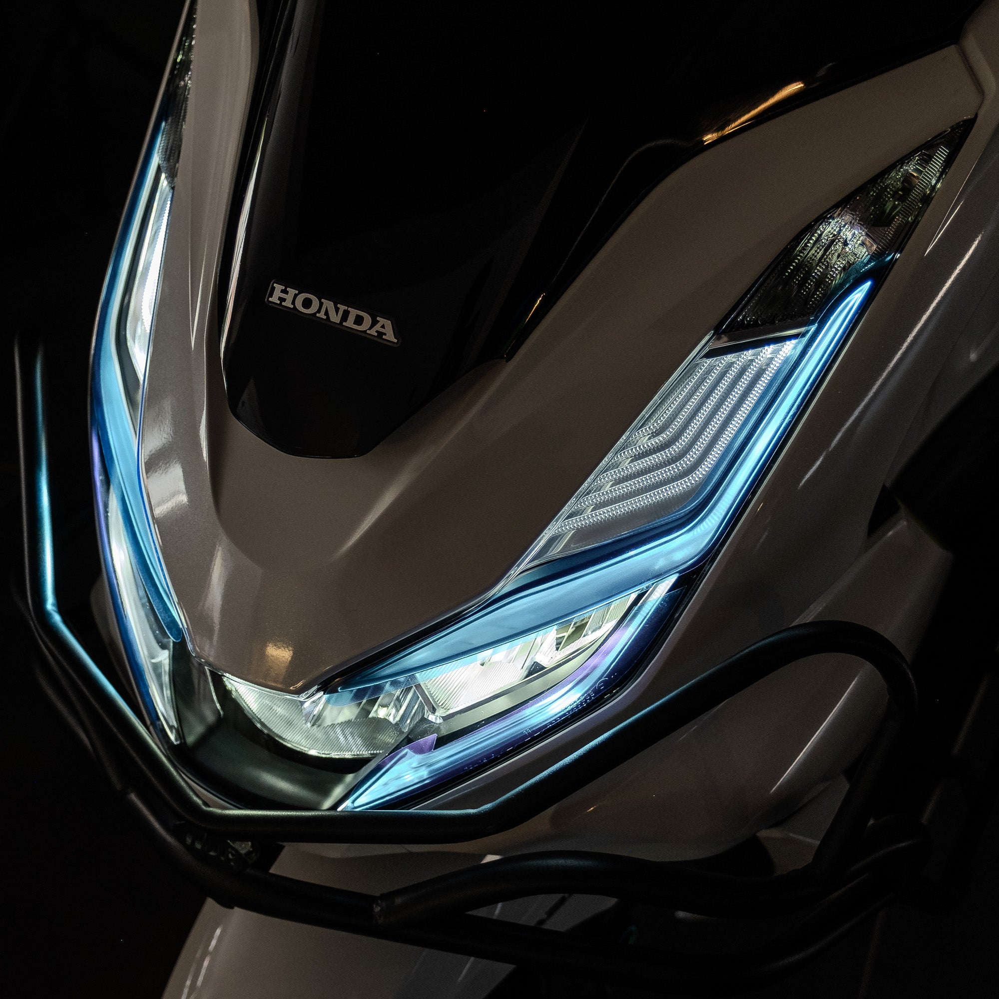 Honda PCX Ön Far Üstü Filmi, Far Kaşı #renk_mavi