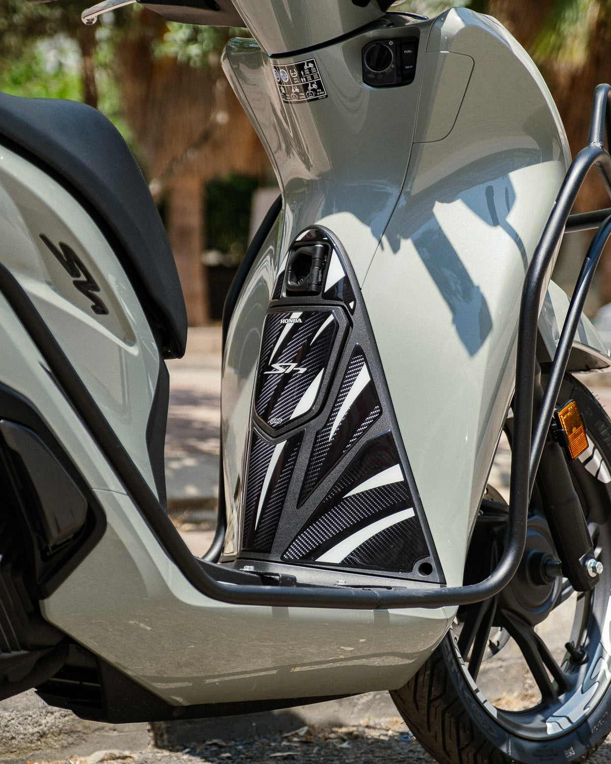 Honda SH 125 Aesthetic Lines Tank Pad Seti