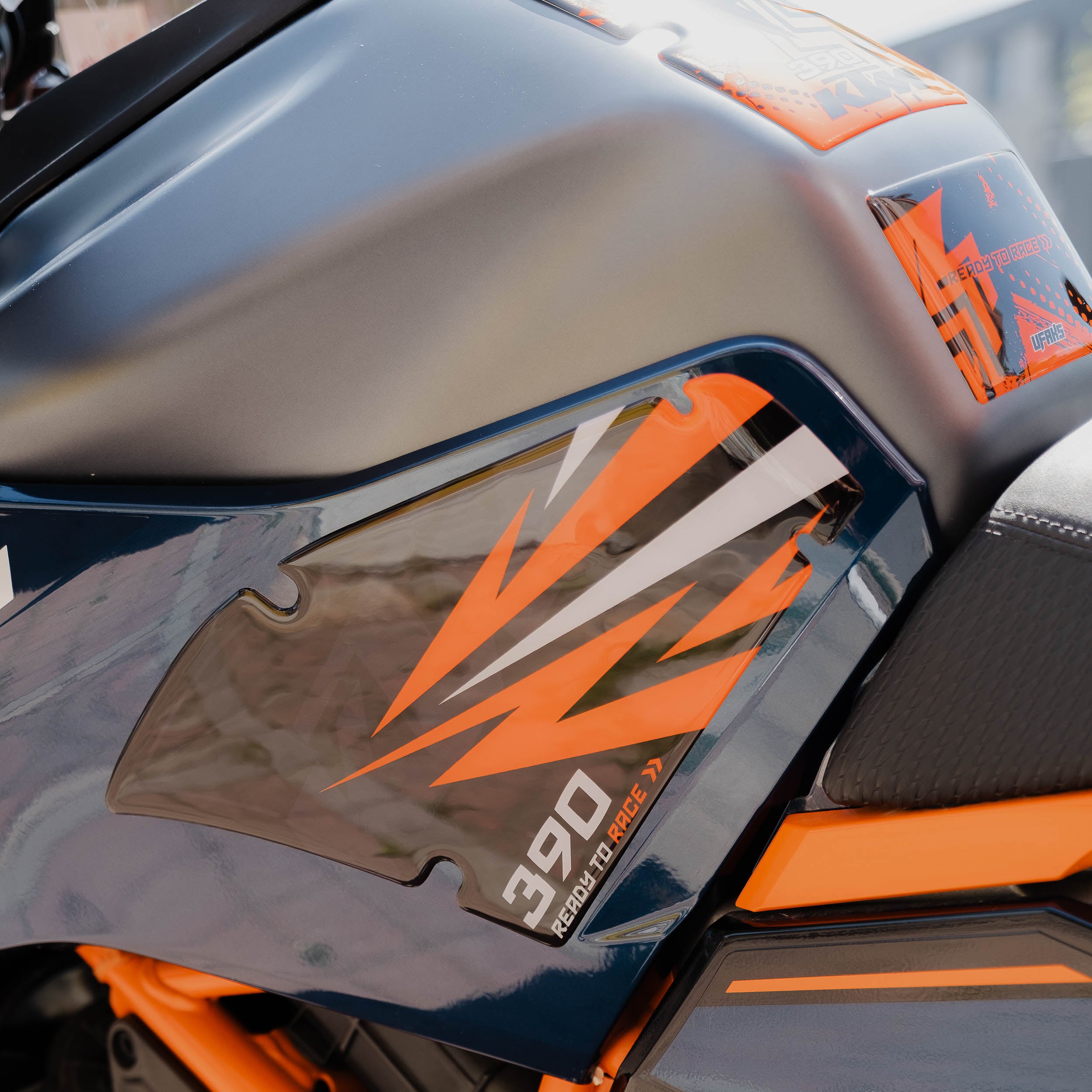 KTM 390 Duke Orange Punch Tank Pad Seti (2023-2025)