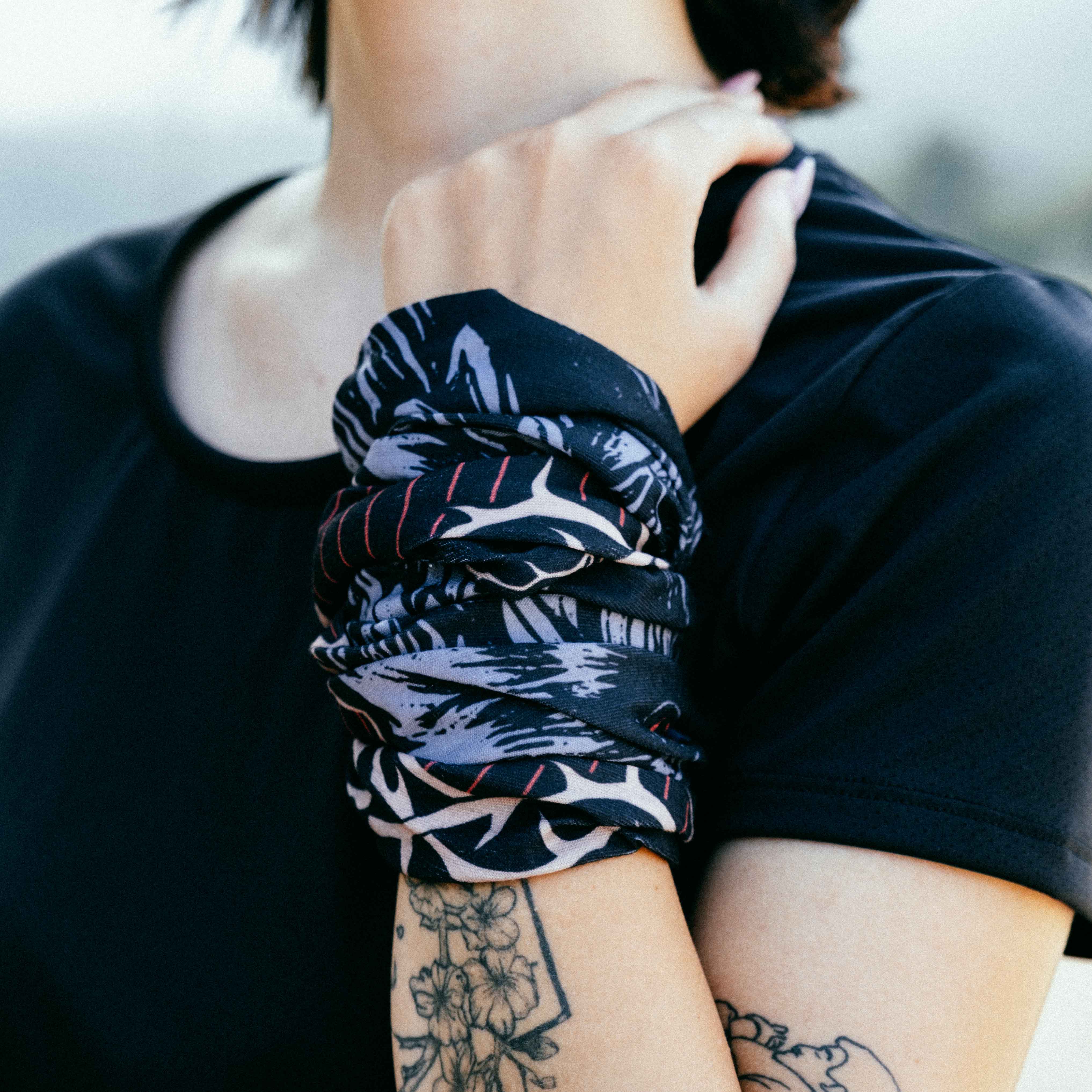 Scarlet Wing Desenli Buff Bandana