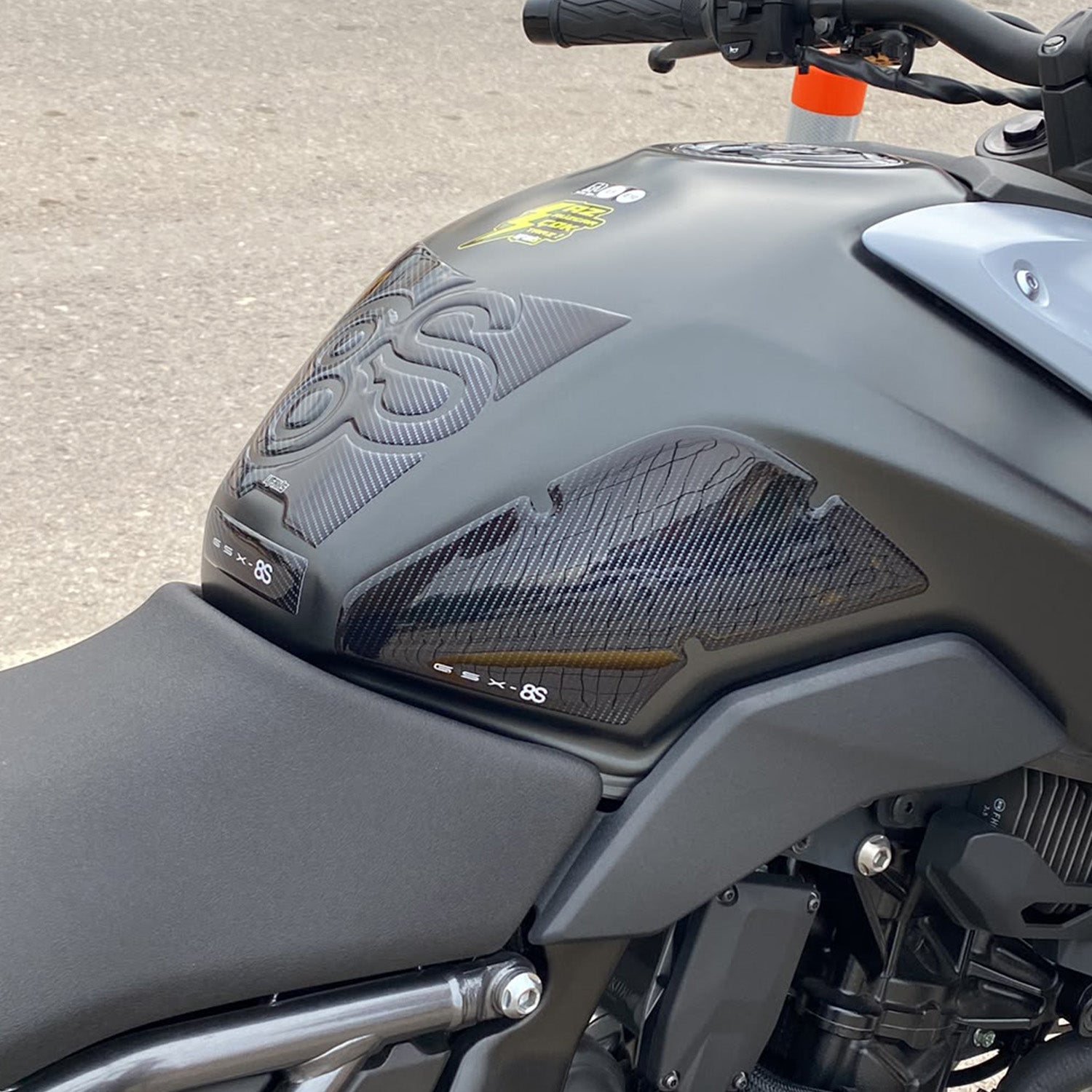 Suzuki GSX-8S Karbon Zeminli Tank Pad Set (2023-2025)