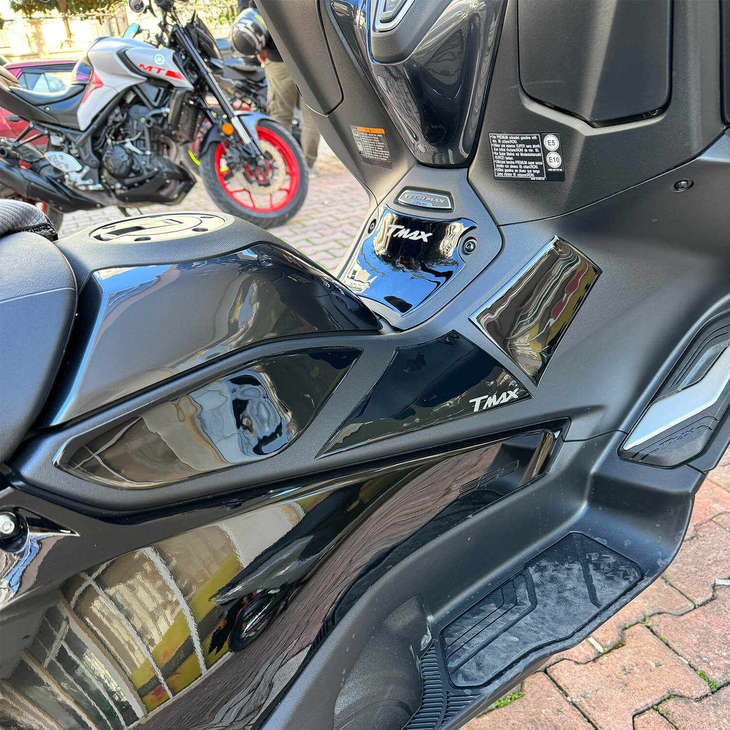 Yamaha TMAX 560 Stealth Line Tank Pad Set (2023-2025)