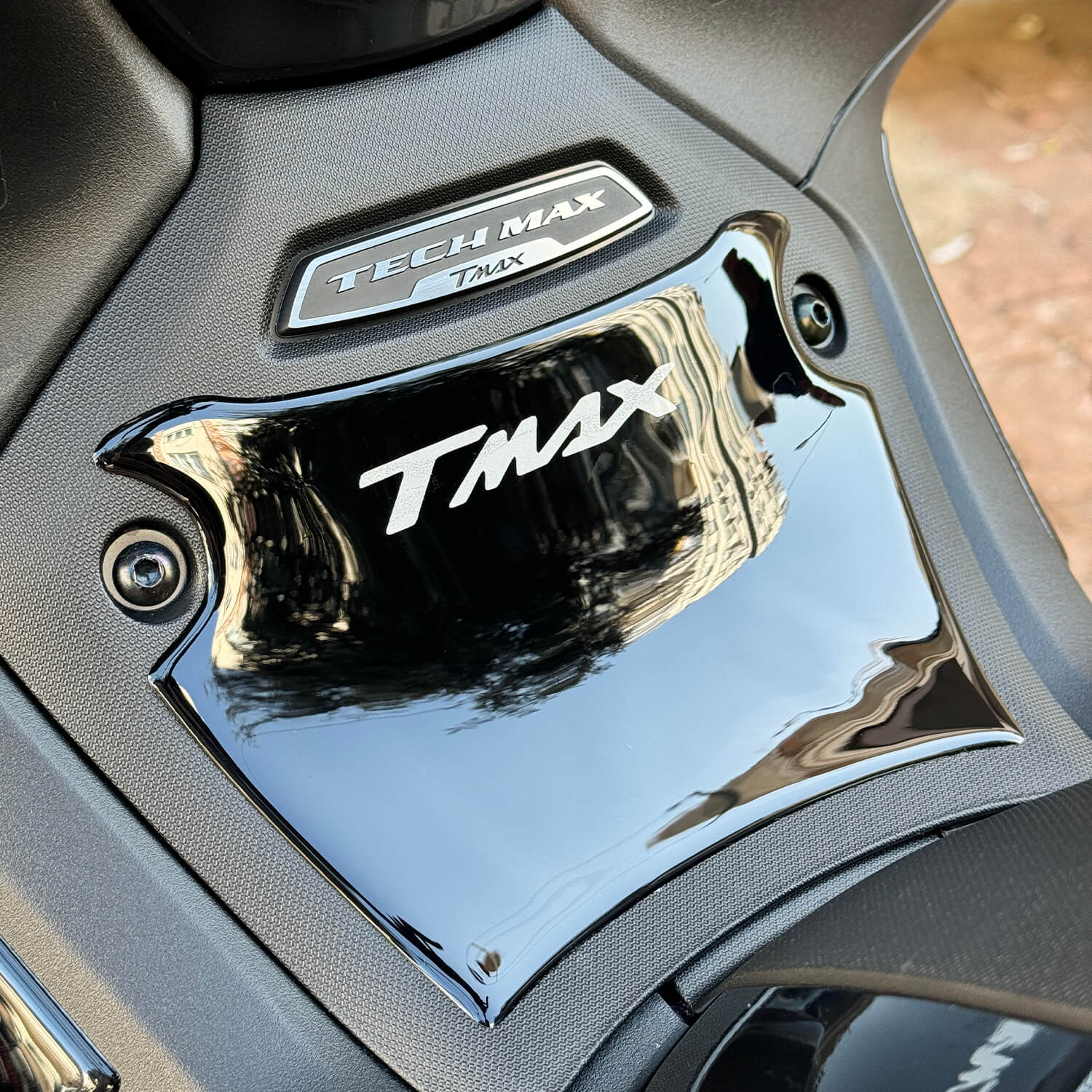 Yamaha TMAX 560 Stealth Line Tank Pad Set (2023-2025)