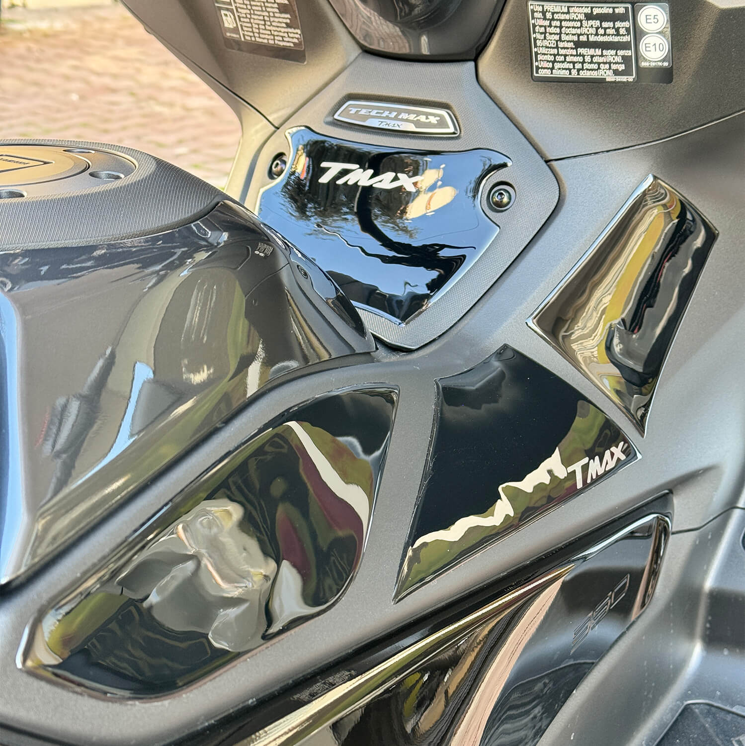 Yamaha TMAX 560 Stealth Line Tank Pad Set (2023-2025)