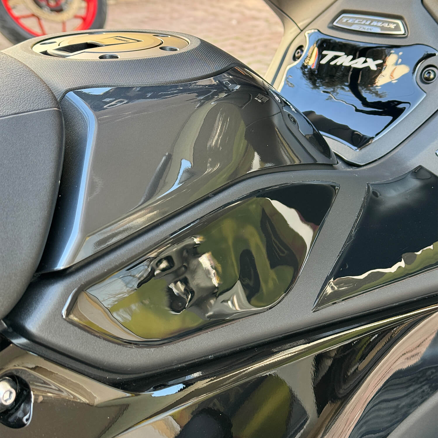 Yamaha TMAX 560 Stealth Line Tank Pad Set (2023-2025)
