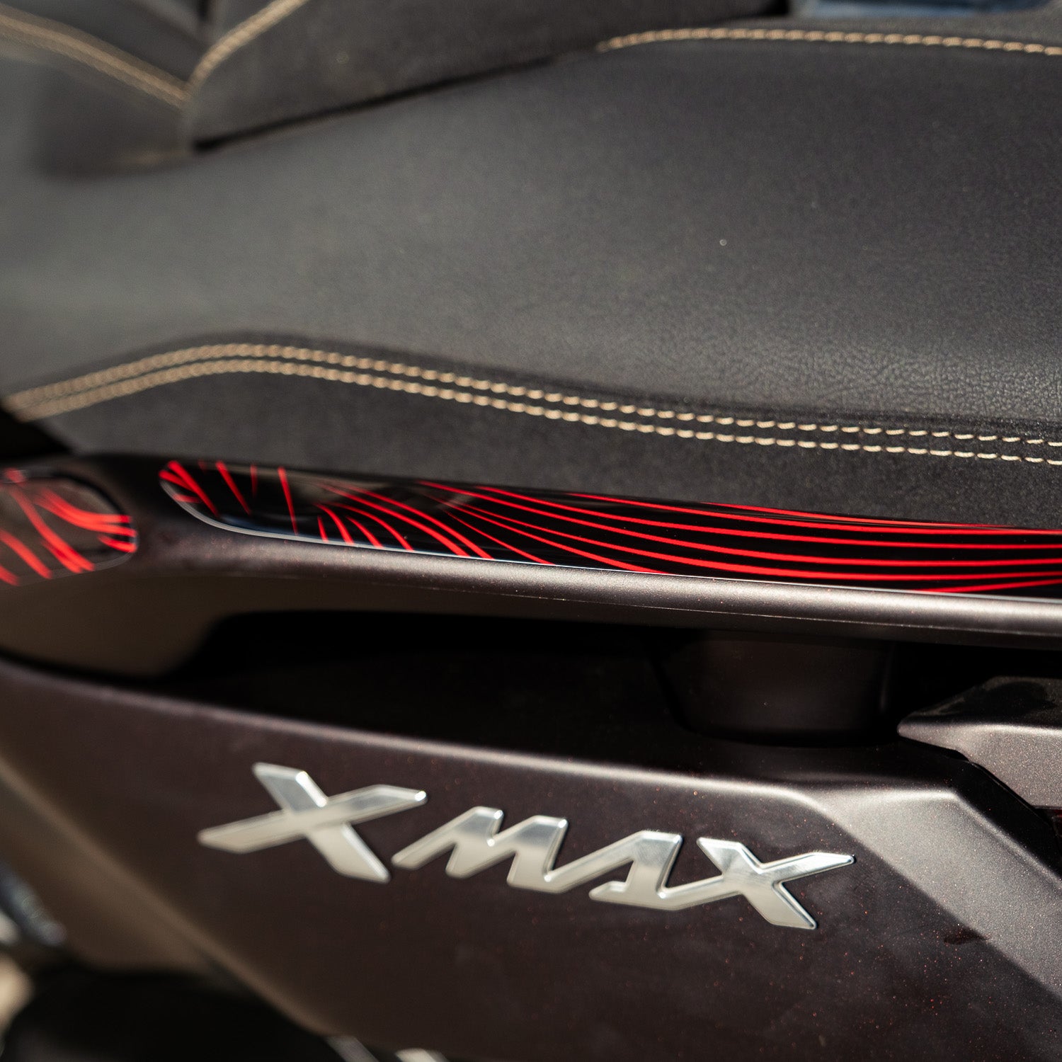 Yamaha XMAX Shadow Queen Tank Pad Set (2023-2025)