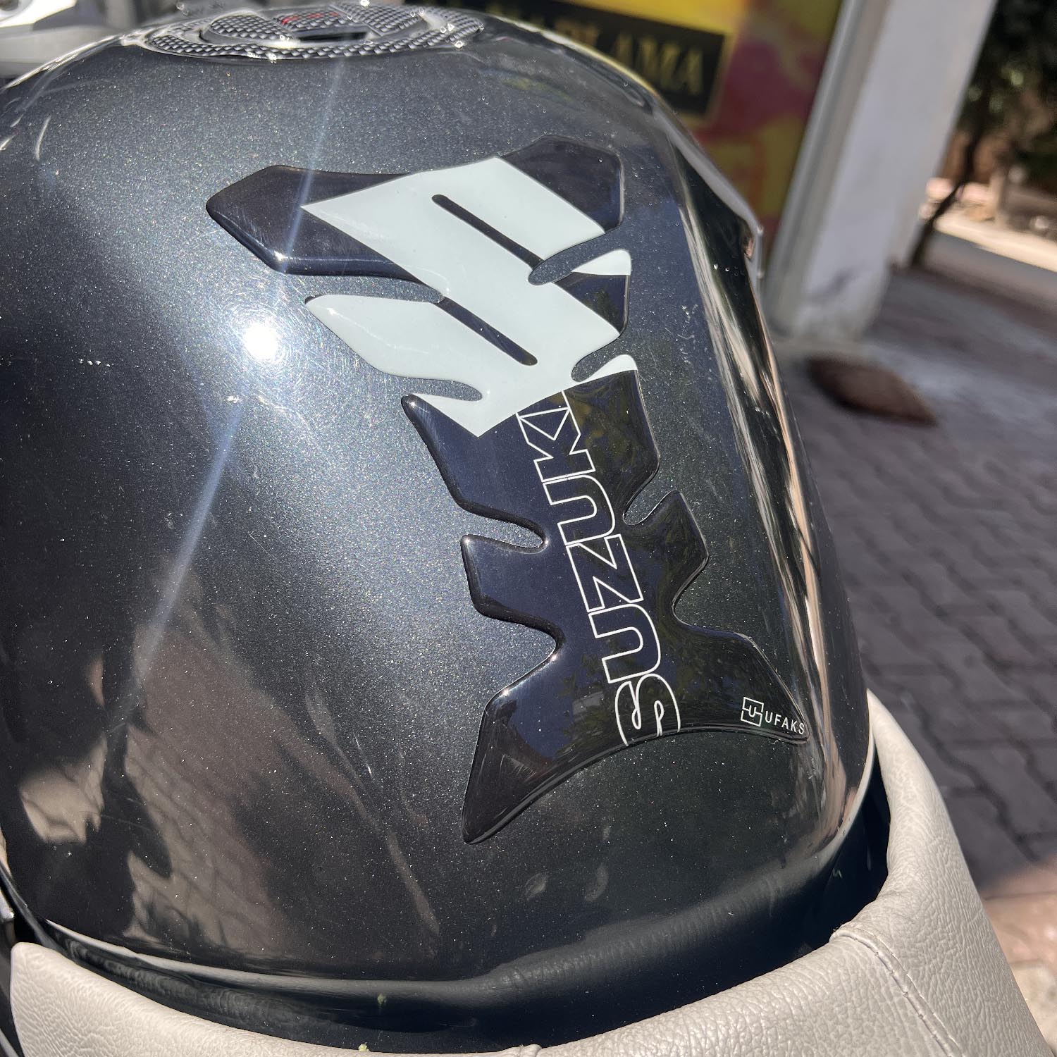 Suzuki Tasarımlı Tank Pad