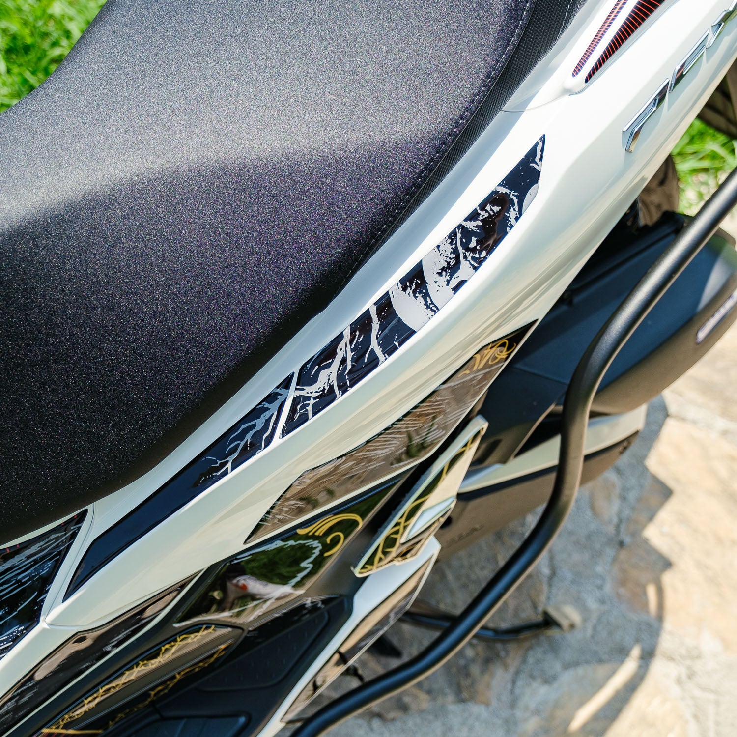 Honda PCX Scarlet Wing Tank Pad Set (2025)