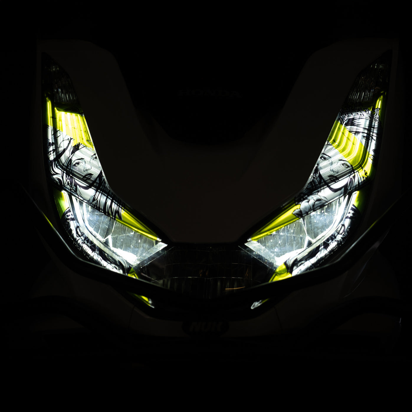 Honda PCX Tasarımlı Ön Far Üstü Filmi, Tasarımlı Far Kaşı (2021-2024) #renk_florasan sarı
