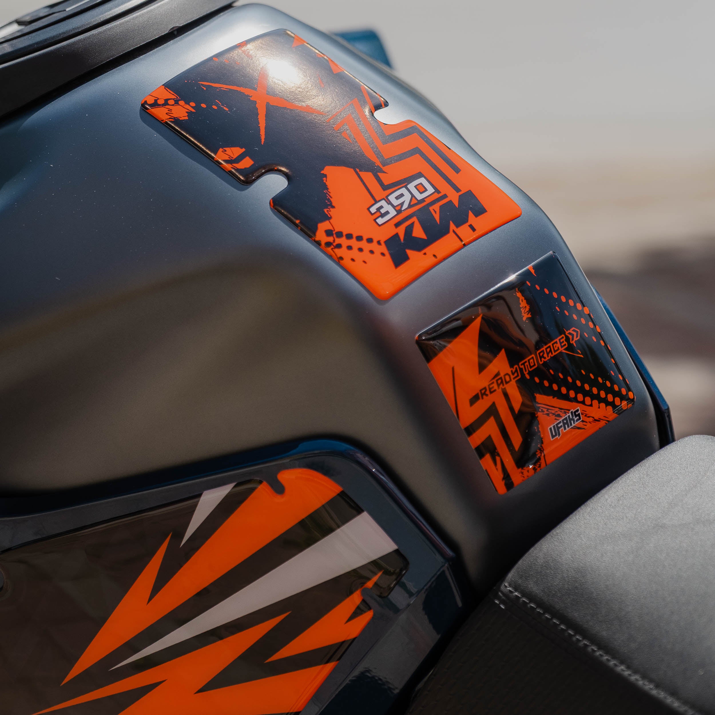 KTM 390 Duke Orange Punch Tank Pad Seti (2023-2025)