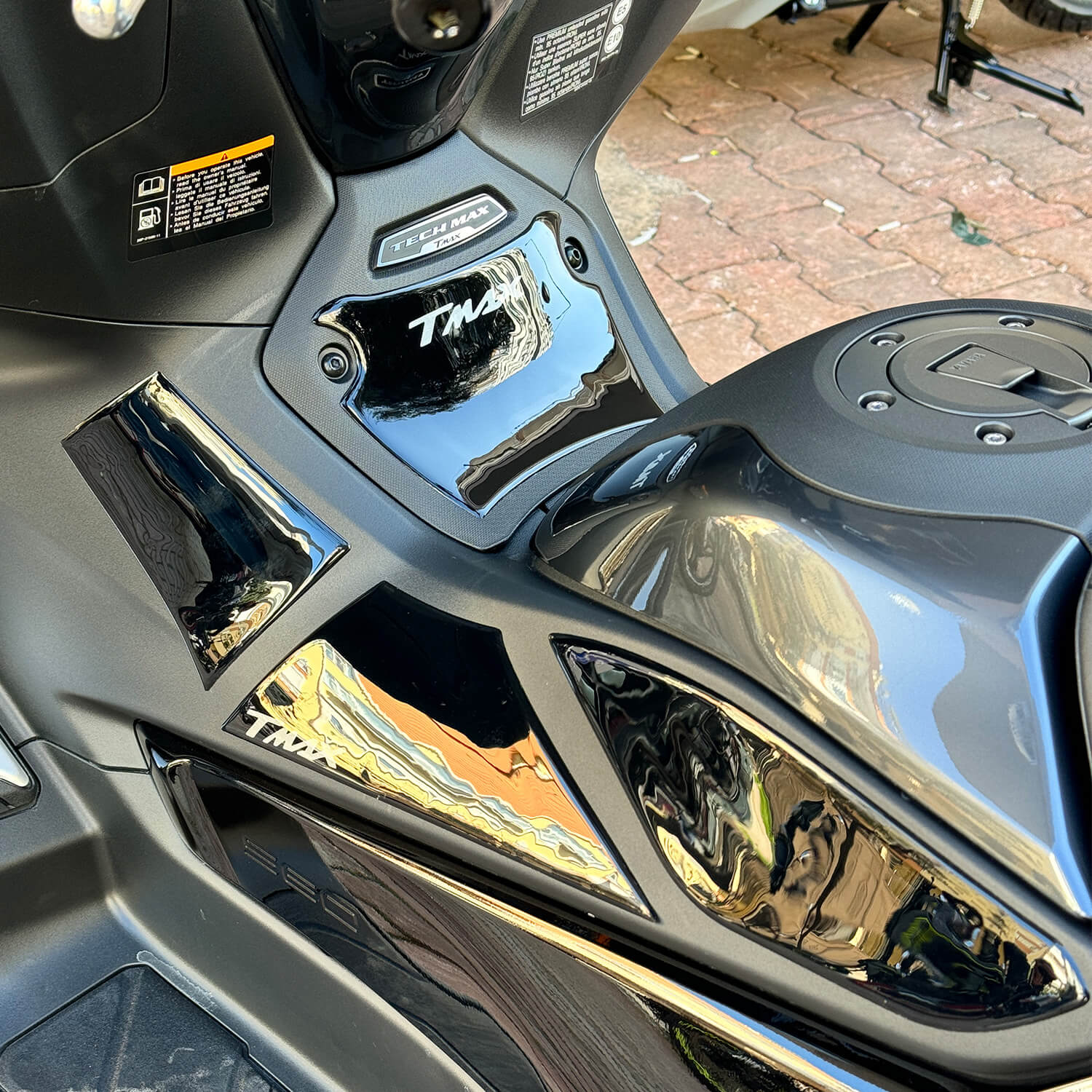 Yamaha TMAX 560 Stealth Line Tank Pad Set (2023-2025)