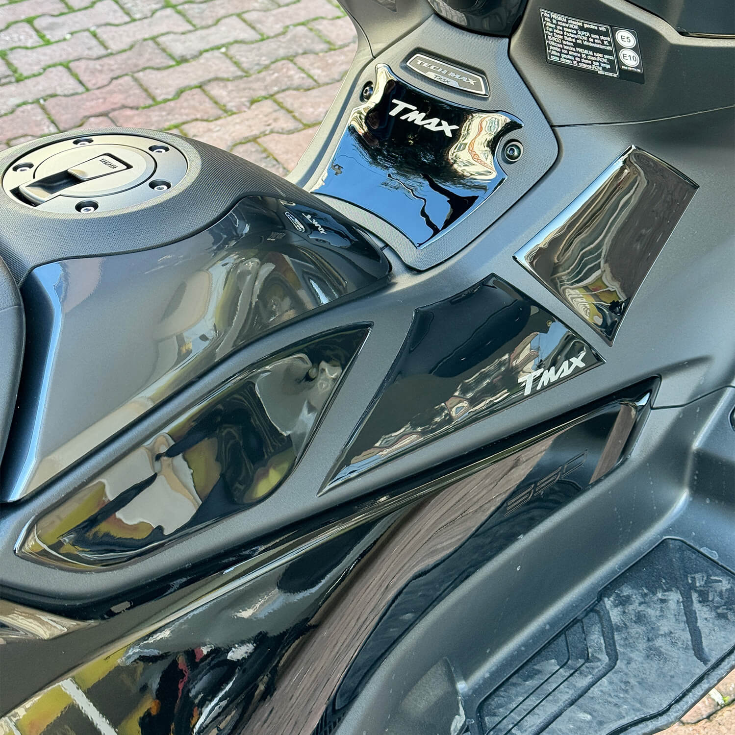 Yamaha TMAX 560 Stealth Line Tank Pad Set (2023-2025)
