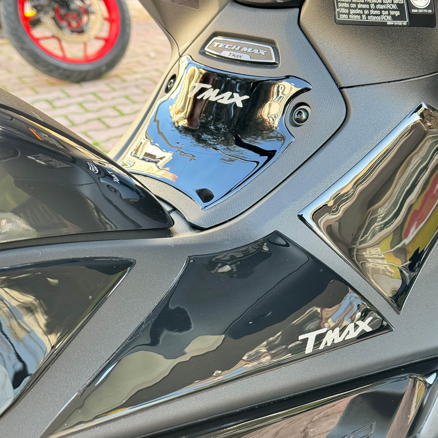 Yamaha TMAX 560 Stealth Line Tank Pad Set (2023-2025)