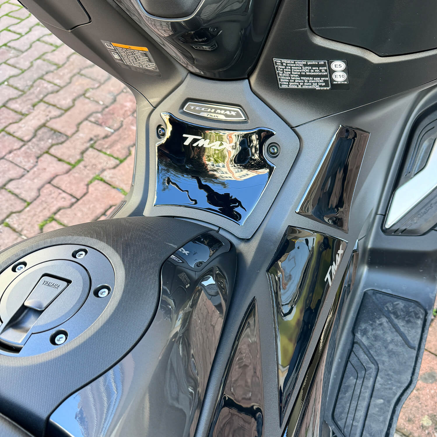 Yamaha TMAX 560 Stealth Line Tank Pad Set (2023-2025)